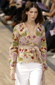 Louis-Vuitton-Spring-2002-092-Caitriona-Balfe.thumb.jpg.90bacfbf54917d473e608561fa688868.jpg