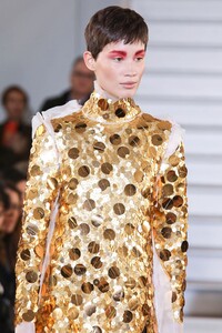Maison-Rabih-Kayrouz-Haute-Couture-SS20-Paris-9477-1579537488.thumb.jpg.5410497c2c97b08ed9a9a62d12fc9c80.jpg