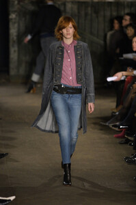 Marc-by-Marc-Jacobs-Fall-2001-011-Karen-Elson.thumb.jpg.d25100d563d90547f593f15a5f276c42.jpg