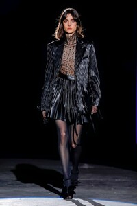 Marco-de-Vincenzo-RTW-FW19-Milan-1542-1550857653.thumb.jpg.401f633ba805e1c4e9f1abdf2300f668.jpg