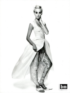 Meisel_Alberta_Ferretti_Spring_Summer_1994_07.thumb.png.e2eb9f8ce9763152eb48045c369d577b.png