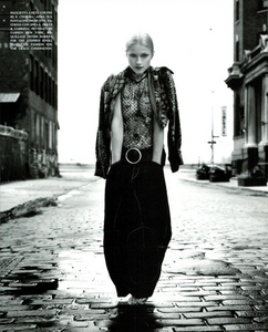 Meisel_Perez_Vogue_Italia_November_1992_04.thumb.png.8358ade17e92bcda8f54d8377b6c8b66.png