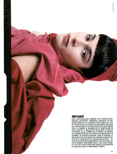 Meisel_Vogue_Italia_February_1985_01_12.thumb.png.204ef93157e83afea44566aaa3023bda.png