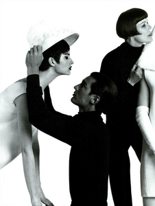 Meisel_Vogue_Italia_July_1991_07.thumb.png.5f50a3a05949ae2200e4daa8e09e91a7.png