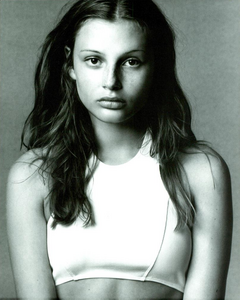 Meisel_Vogue_Italia_June_1993_02.thumb.png.3f25653f776fbb80e02a6b4c61d11754.png