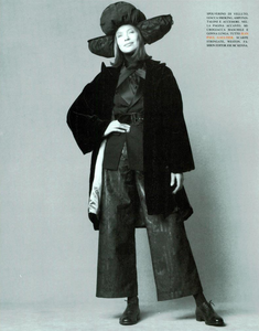 Meisel_Vogue_Italia_November_1993_05.thumb.png.4b752e40e73a90b556a11000ba45535b.png