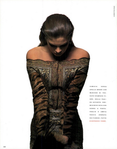 Minimale_Watson_Vogue_Italia_July_August_1989_05.thumb.png.16d32bd0cb7c3503a1478e8101532578.png