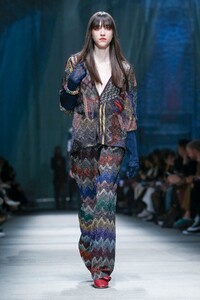 Missoni-RTW-FW20-Milan-2694-1582399638.thumb.jpg.97b909da4bf9f88a1157150b1dca7ffd.jpg