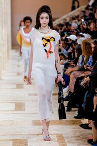 Miu-Miu-RTW-SS20-Paris-3822-1569942319.thumb.jpg.abca365b608c6f51399a1b50e09d0fb5.jpg