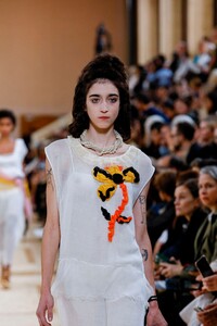 Miu-Miu-RTW-SS20-Paris-3824-1569942323.thumb.jpg.3792292ac5b45a57e300bef731d379f8.jpg