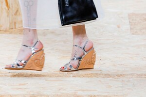 Miu-Miu-RTW-SS20-Paris-4082-1569942600.thumb.jpg.8d02b3ebf95f3a3da2e5512afd6ccb99.jpg