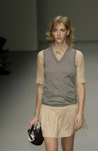 Miu-Miu-Spring-2002-028-Hannelore-Knuts.thumb.jpg.c67cebcf005a9d231330a76cae118cb7.jpg