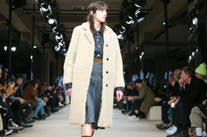 Neil-Barrett-Menswear-FW20-Milan-5643-1578763308.thumb.jpg.06888bbfc63959d7a0103e482ad40dfe.jpg
