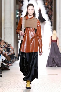 Nina-Ricci-RTW-FW20-Paris-0113-1582901835.thumb.jpg.d764c1758aa2ff66988a50ee9d533538.jpg