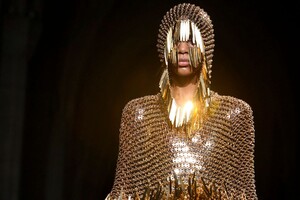 Paco-Rabanne-RTW-FW20-Paris-8306-1582814529.thumb.jpg.0f4ddbaf4a188626114ed1bf9bfc9705.jpg