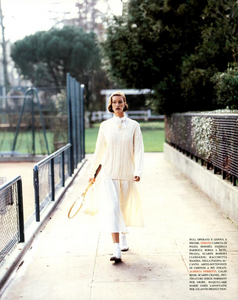 Plein_Air_Chin_Vogue_Italia_March_1993_07.thumb.png.6e57b937316d2c2cc1c79723a522b116.png