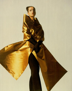 Ritts_Vogue_Italia_September_1988_05.thumb.png.4db8df954d7f7657682c6b5faab60718.png