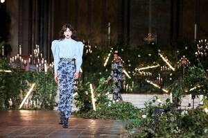 Rodarte-RTW-FW20-New-York-7731-1581445573.thumb.jpg.3cd63edf861cea540c15fd694bd32dcb.jpg
