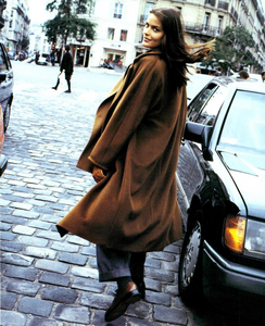 Rondes_Hanson_Vogue_Italia_July_1993_04.thumb.png.fc775e564bfaa31c0c3e5b37ed5fa489.png