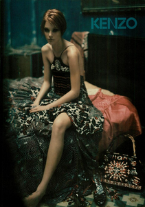 Roversi_Kenzo_Spring_Summer_2005_03.thumb.png.4e54eb20dbffcef77dc574aa4437bf98.png