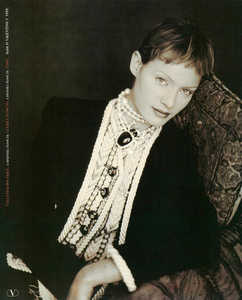Roversi_Valentino_Fall_Winter_93_94_01.thumb.png.9a5f665c101b0363bb43580640ca8072.png