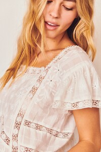 STEFFI-TOP-WHITE4.thumb.jpg.cb960cf6267c642a896a048659ab74c1.jpg