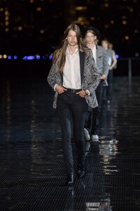 Saint-Laurent-MenSS19-41-1528340866.thumb.jpg.dcc5f56ce550082c0c9e0c4edbc922a1.jpg