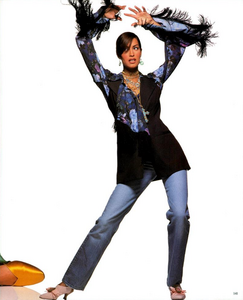 Solo_Pants_Chin_Vogue_Italia_April_1992_06.thumb.png.07e005da1d13a9d682003c0395578c32.png