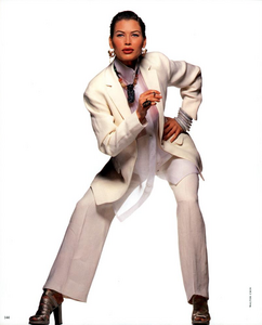 Solo_Pants_Chin_Vogue_Italia_April_1992_09.thumb.png.305cc66e8f1012da5b096ed55d3ec99b.png