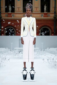 Thom-Browne-RTW-SS20-Paris-8497-1569764569.thumb.jpg.6188a0b82d23a9c8330f4038460e3ece.jpg