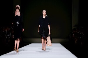 Tom-Ford-RTW-SS19-NY-2013-1536179274.thumb.jpg.f58119ade1876734b0ba19eec939f9d0.jpg