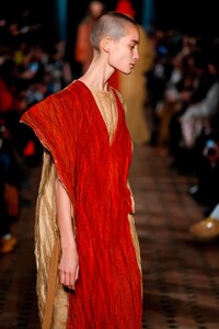 Uma-Wang-RTW-FW18-Paris-1647-1519922056.thumb.jpg.034d0c58591eedb36cfb73a3787d38b2.jpg