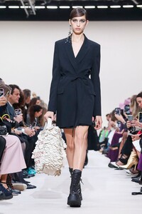 Valentino-RTW-FW20-Paris-1503-1583084383.thumb.jpg.35f9504cd6ff7845edd578b500c33e80.jpg