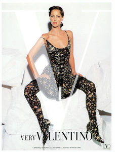 Valentino_Spring_Summer_1994_09.thumb.png.0b1cc34687b9d2f60612e715ebd4bcf3.png