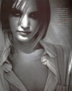 Vallhonrat_Vogue_Italia_July_August_1989_05.thumb.png.02be9818d8cb3accea4e54501a15f57b.png