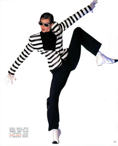 Watson_Vogue_Italia_November_1992_06.thumb.png.99ea1017f8d248e7c671b2364614f161.png