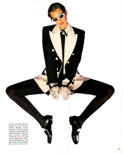 Watson_Vogue_Italia_November_1992_08.thumb.png.28b32fb68c129e29e53b0a1ed786ad9d.png