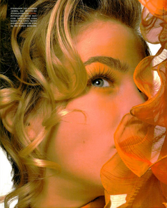 Welcome_Makeup_Chin_Vogue_Italia_August_1991_05.thumb.png.b934315d673a99e41fc7e733ae0ff36b.png