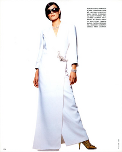 White_Chin_Vogue_Italia_November_1992_09.thumb.png.d22c0aecd9fcf23ae48bb36e062764ef.png