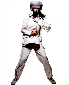 White_Chin_Vogue_Italia_November_1992_12.thumb.png.26d89dc0039e6925cb211ebe511607ae.png