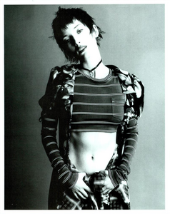 Wild_Meisel_Vogue_Italia_March_1993_04.thumb.png.16c51b4fa8edc9966e9070aa902c8fd2.png