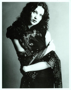 Wild_Meisel_Vogue_Italia_March_1993_05.thumb.png.6503964ffa1e65b62f121a87640b94ee.png