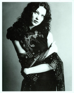 Wild_Meisel_Vogue_Italia_March_1993_05.thumb.png.e94c2c49e30fb9cedf6687de2d6fb84c.png