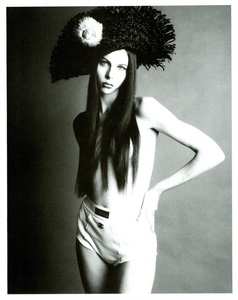 Wild_Meisel_Vogue_Italia_March_1993_10.thumb.png.46b06d966c6d60a8476cd948c53fc2d9.png