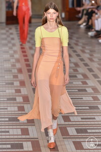 acne-studios-ss19-0002-91097b.thumb.jpg.ce2615e953454616e9159f381a03720f.jpg