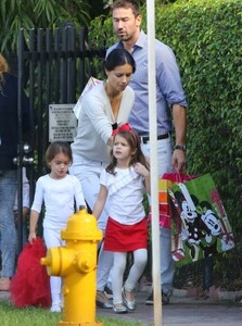 adriana-lima-family-christmas-miami_1007.thumb.jpg.9b53450bec35ab13322aec0ee3812b8f.jpg