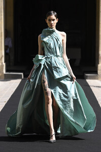 aelis-couture-hc-fw-19-paris-fashion-week-pfw-20.thumb.jpg.2fd0d37156e46ad441b4324c2c42ba75.jpg