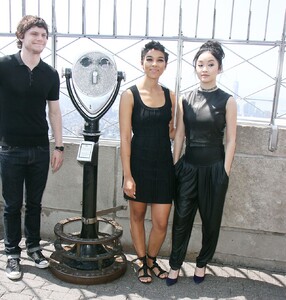 alexandra-shipp-lana-condor-empire-state-observatory-at-empire-state-building-new-york-5-25-2016-7.jpg