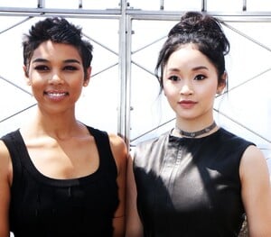alexandra-shipp-lana-condor-empire-state-observatory-at-empire-state-building-new-york-5-25-2016-8.jpg