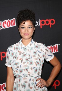 alisha-wainwright-at-shadowhunters-panel-at-new-york-comic-con-10-07-2017-0.jpg